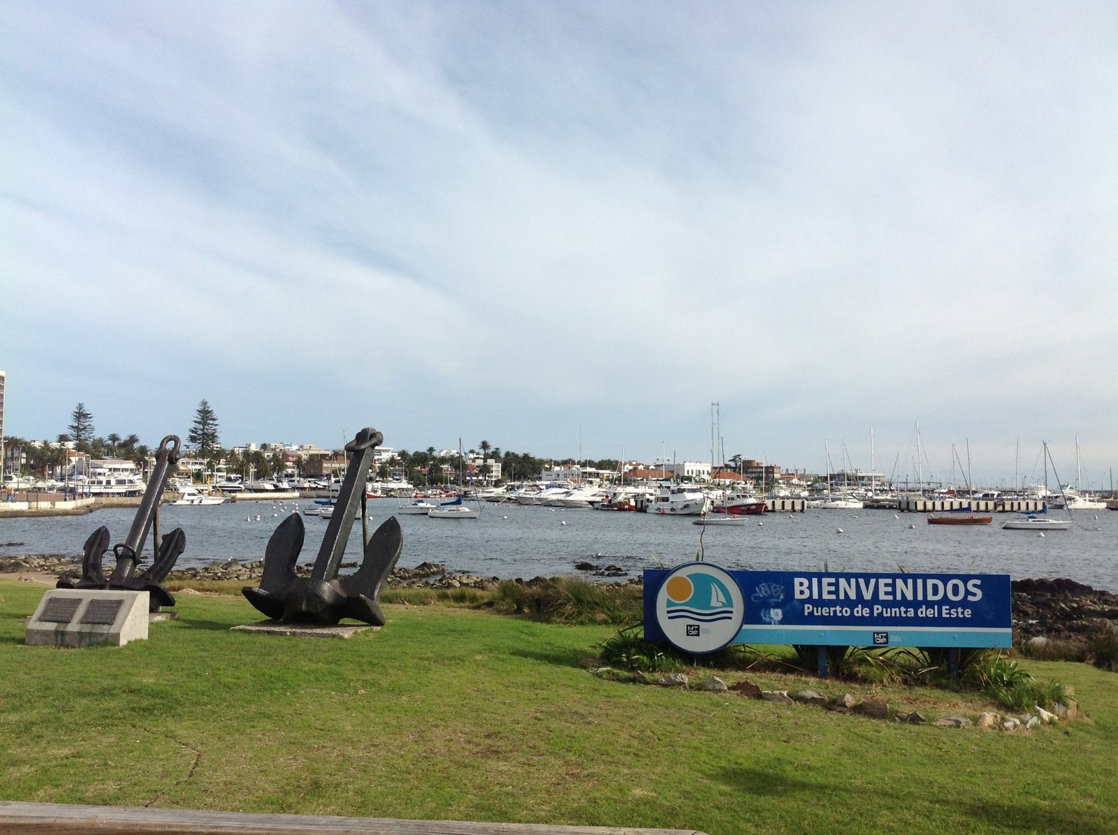 PUNTA DEL ESTE E CASA PUEBLO - Montevidéu, Uruguai PUNTA DEL ESTE E CASA PUEBLO - Montevidéu, Uruguai