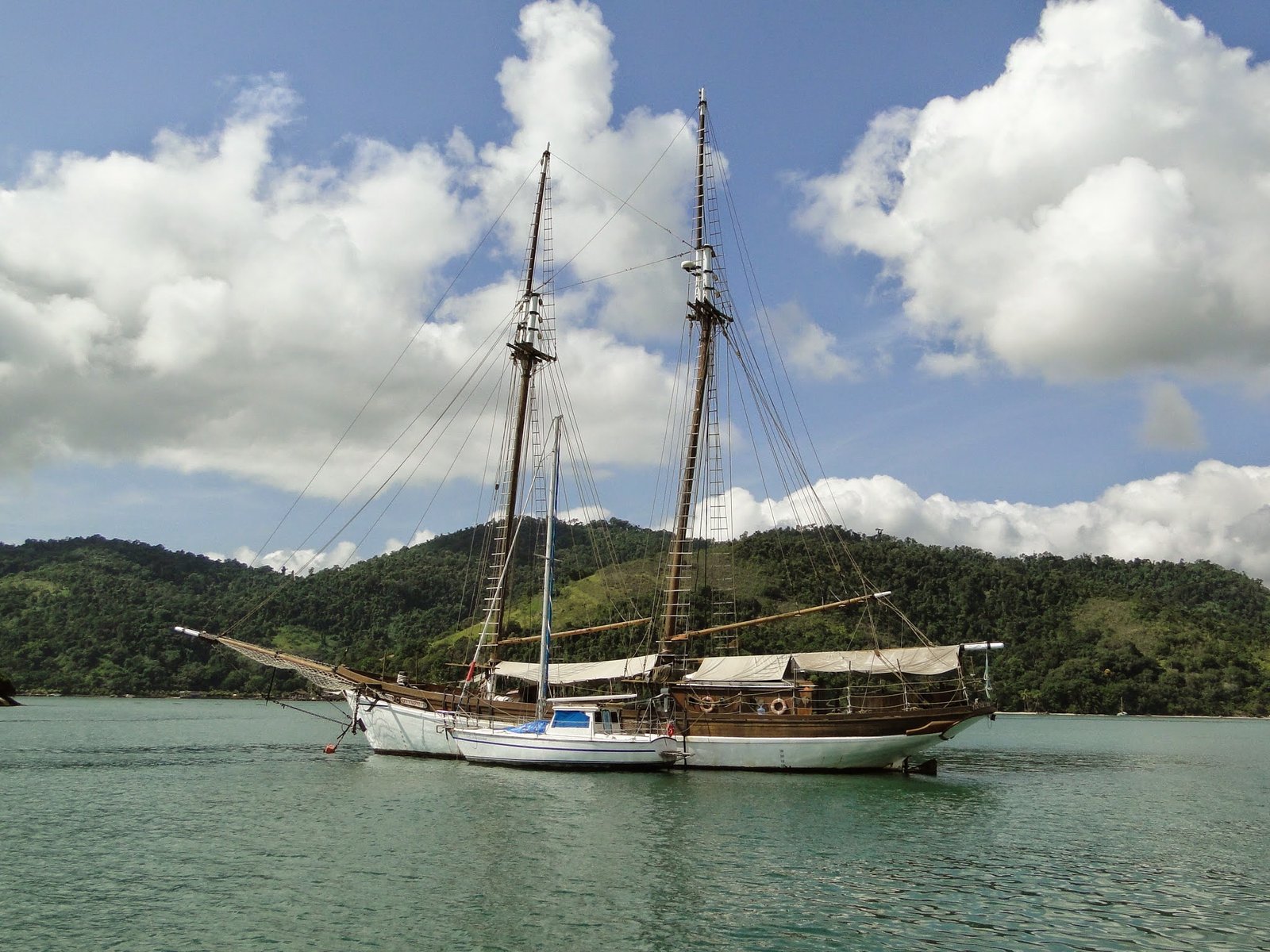 Passeio de barco em Paraty, Rio de Janeiro Passeio de barco em Paraty, Rio de Janeiro
