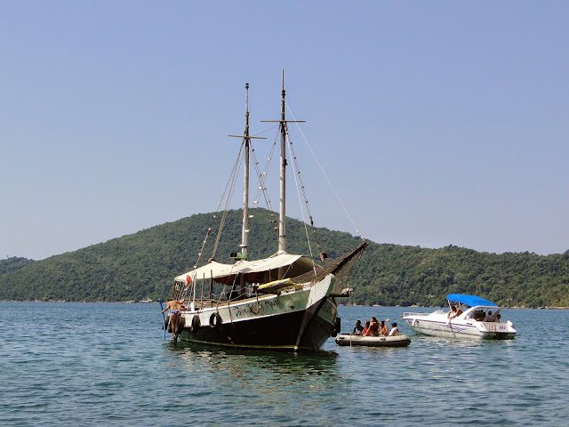 Passeio de barco em Paraty Passeio de barco em Paraty