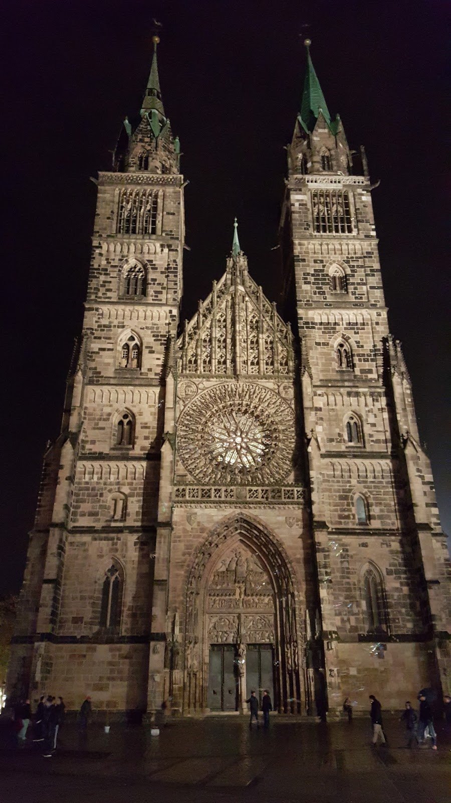 PASSEIO NOTURNO POR NUREMBERG / ONDE COMER EM NUREMBERG ? Alemanha