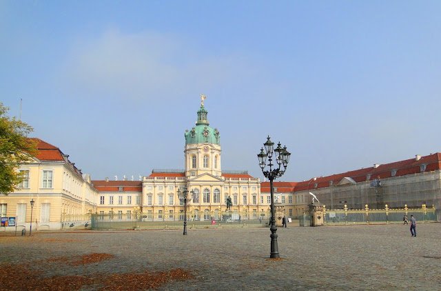 DOIS OUTONOS DIFERENTES NA EUROPA Castelo de Charlottenburg, Berlim