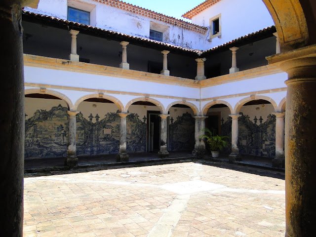 OLINDA, LINDA CIDADE, LINDO PATRIMÔNIO MUNDIAL Pátio interno do 1° Convento da Ordem dos Franciscanos no Brasil
