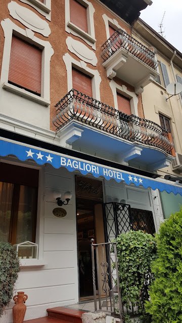 COMO IR DO AEROPORTO DE MALPENSA PARA HOTÉIS PRÓXIMOS DE MILANO CENTRALE ? HOSPEDAGEM ECONÔMICA EM MILÃO Fachada do Bagliori Hotel