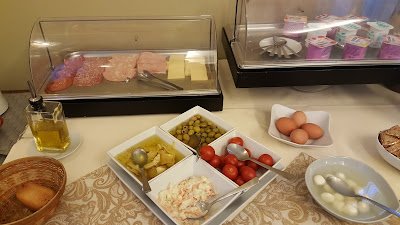 COMO IR DO AEROPORTO DE MALPENSA PARA HOTÉIS PRÓXIMOS DE MILANO CENTRALE ? HOSPEDAGEM ECONÔMICA EM MILÃO Café da manhã do Bagliori Hotel