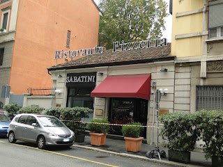 COMO IR DO AEROPORTO DE MALPENSA PARA HOTÉIS PRÓXIMOS DE MILANO CENTRALE ? HOSPEDAGEM ECONÔMICA EM MILÃO Fachada do Ristorante Sabatini