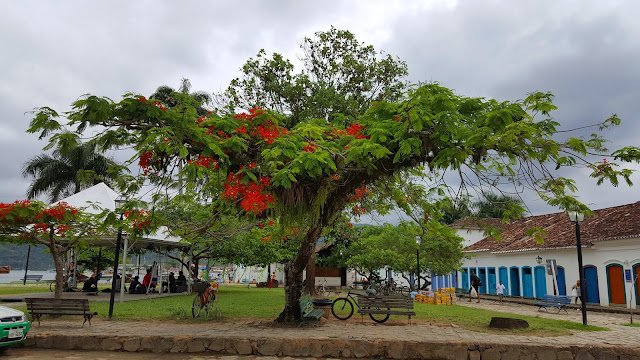 fim de semana em Paraty praça do pier em Paraty