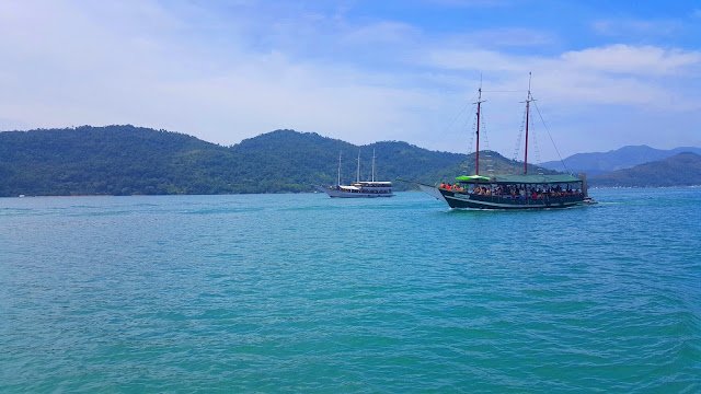praia vermelha Paraty
