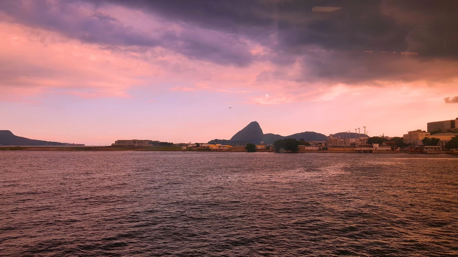 pao-de-acucar-visto-da-barca-Rio-Niteroi pao-de-acucar-visto-da-barca-Rio-Niteroi