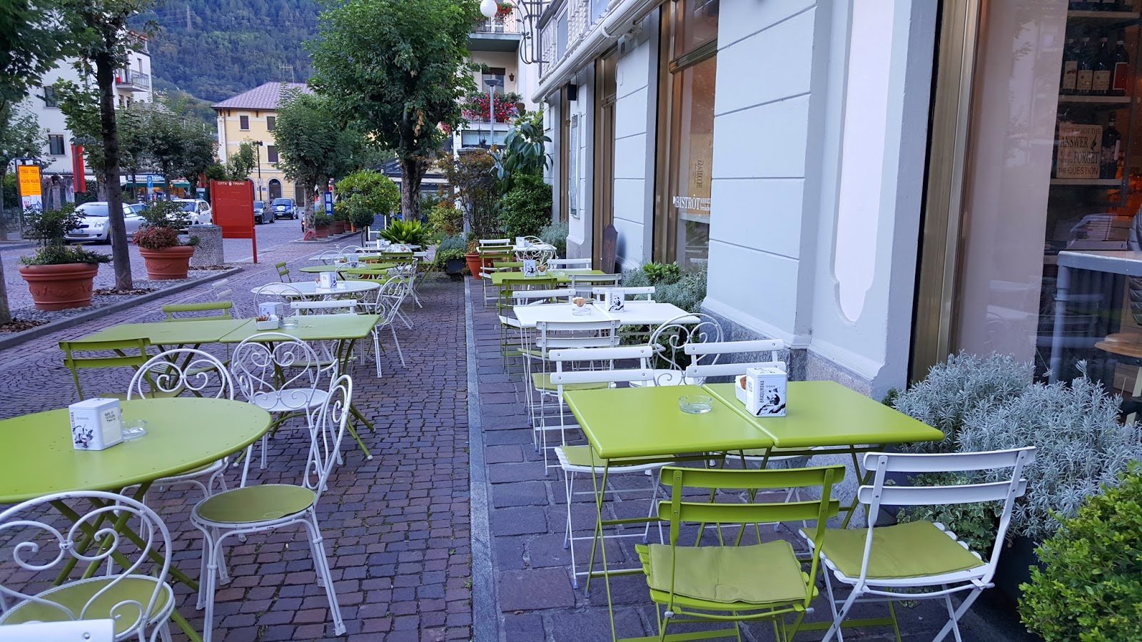 Bistrô Merizzi em Tirano na Itália Bistrô Merizzi em Tirano, Itália