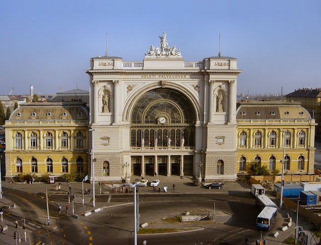 Estação de trem Keleti em Budapeste. Foto do site commons.wikimedia.org