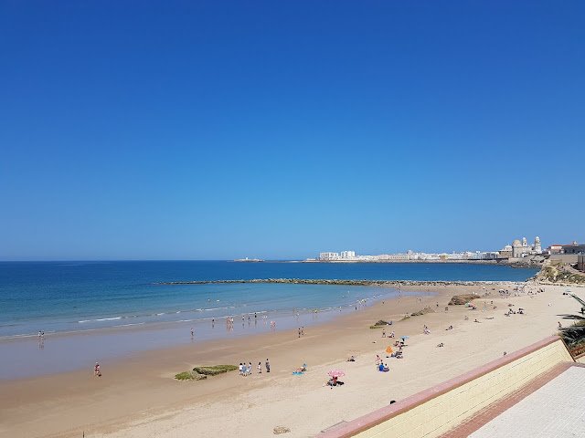 Orla da praia em Cadiz, Andaluzia, Espanha Onde ficar em Cádiz, Andaluzia, Espanha