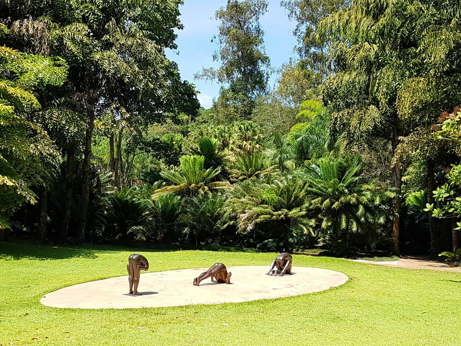 Obra de Edgard de Souza em Inhotim, Minas Gerais.