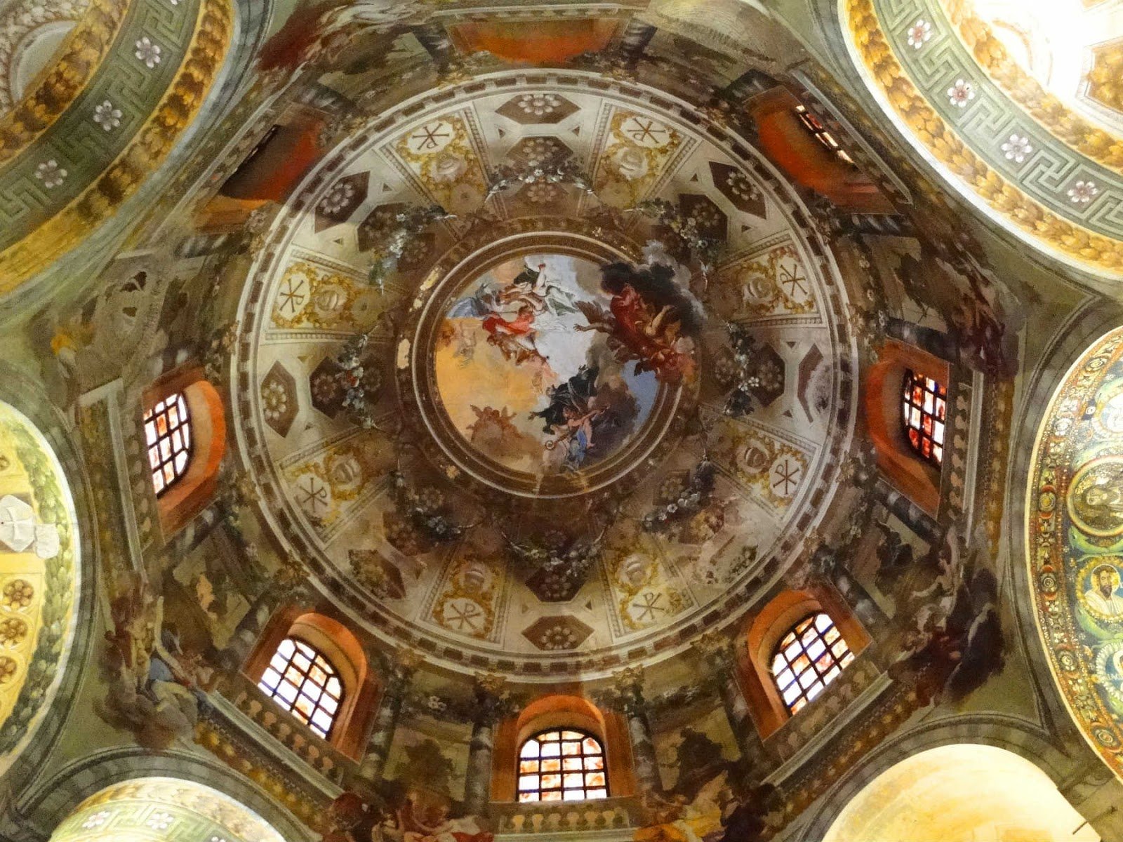 6 Incríveis igrejas e suas histórias. Afresco na cúpula central da Basílica de San Vitale, Ravenna, Itália.