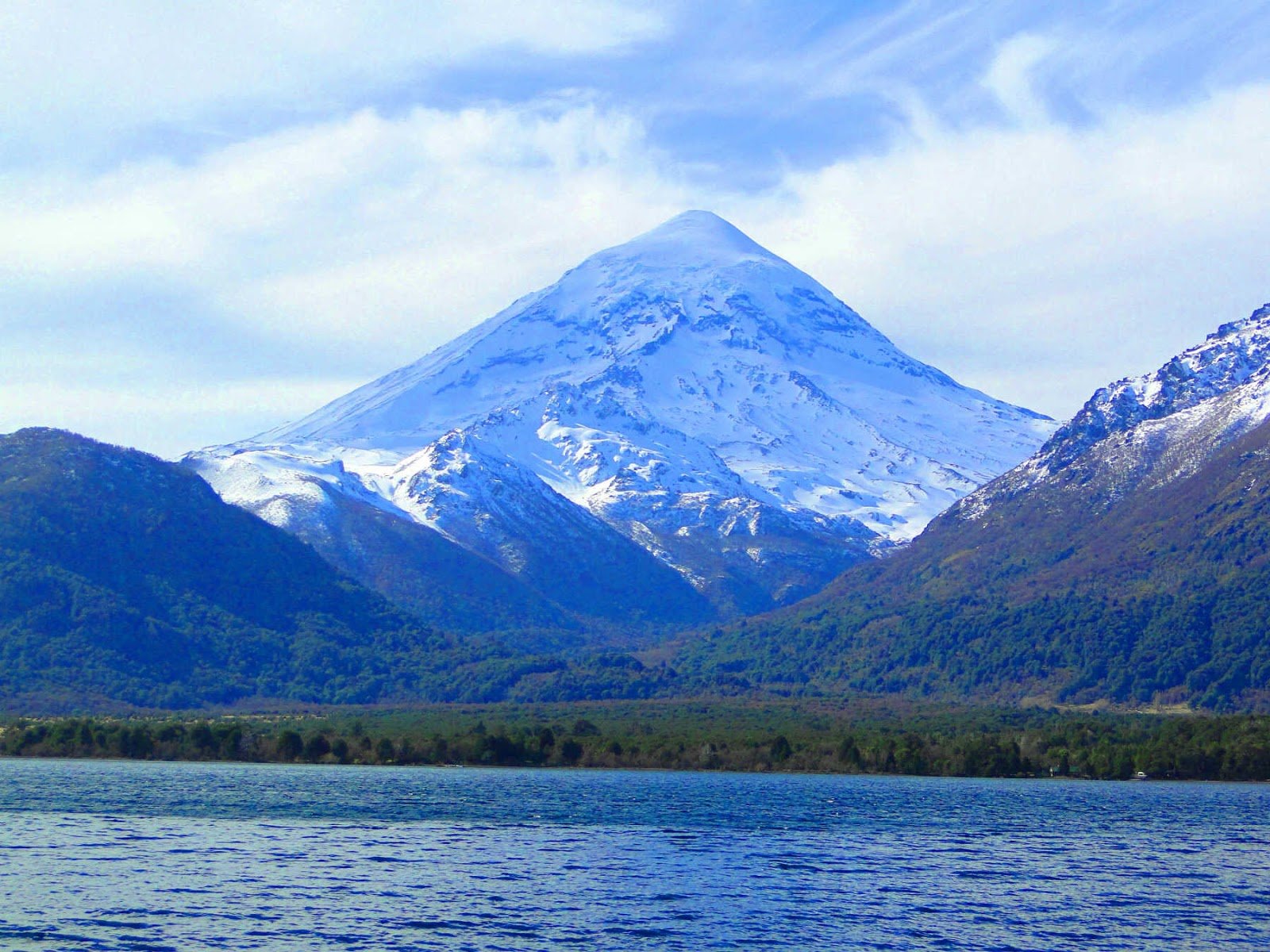 Roteiro Buenos Aires e Patagônia Argentina. Lago Efulafquen e Vulcâo Lanin