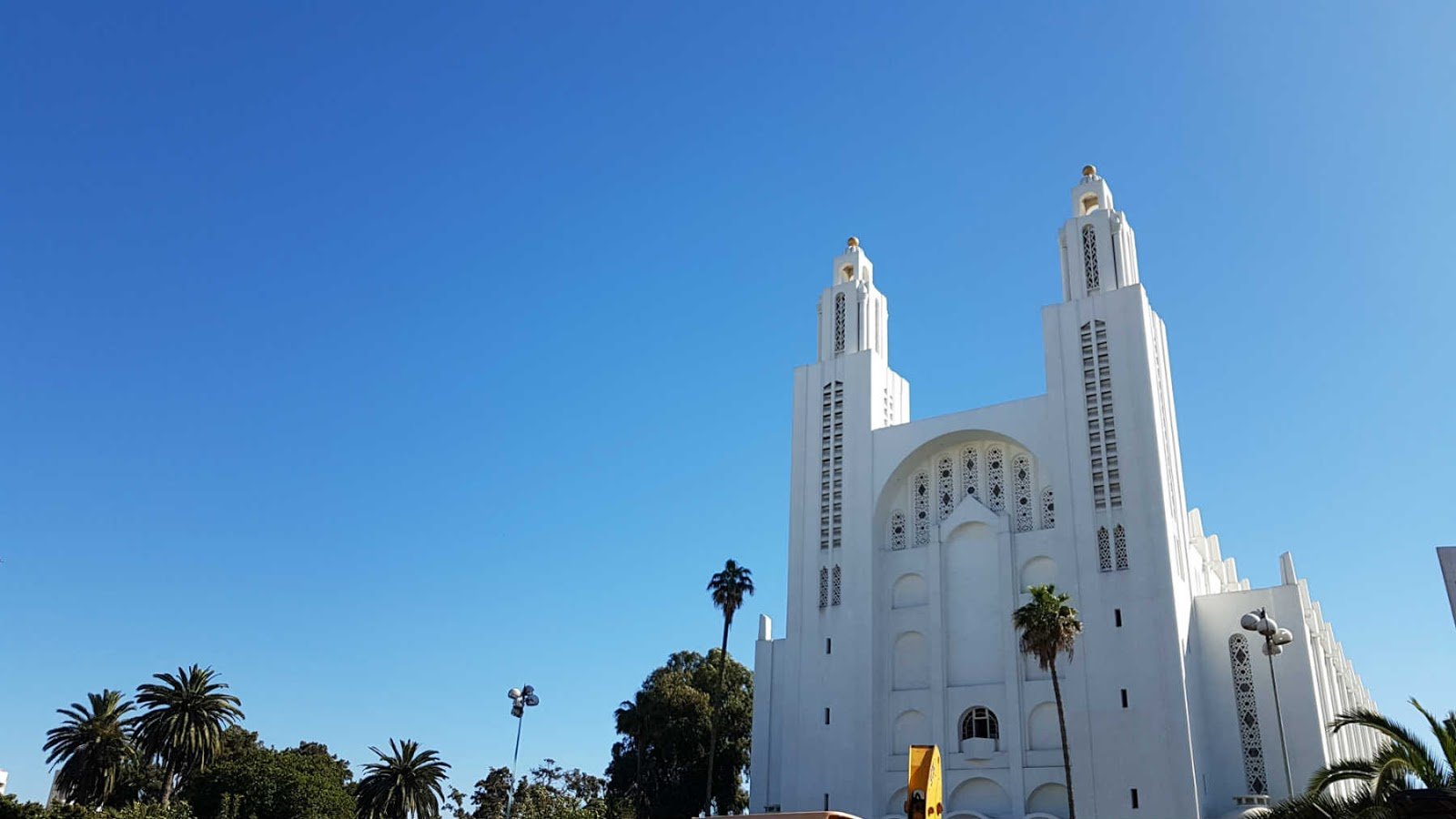 O que fazer em Casablanca em 1 dia Catedral de Sacre Coeur de Casablanca, Marrocos.