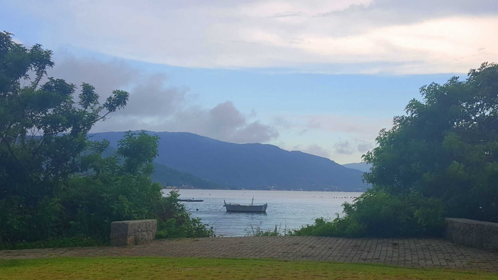 Praia do Pontal do Sambaqui, Florianópolis Praia do Pontal do Sambaqui, Florianópolis