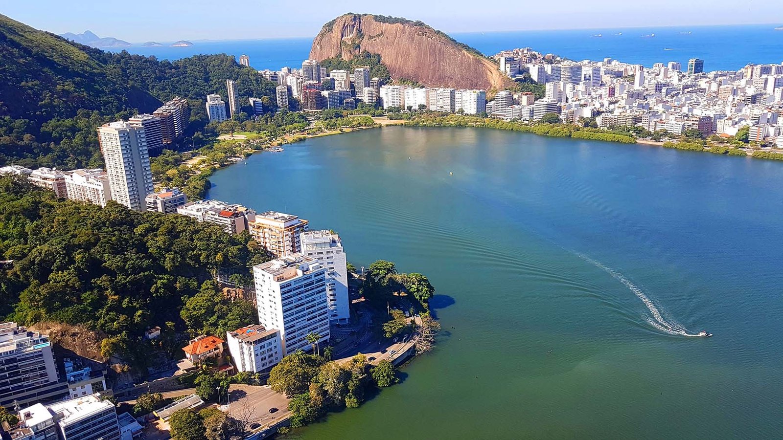 Lagoa Rodrigo de Freitas, Rio de Janeiro Lagoa Rodrigo de Freitas, Rio de Janeiro