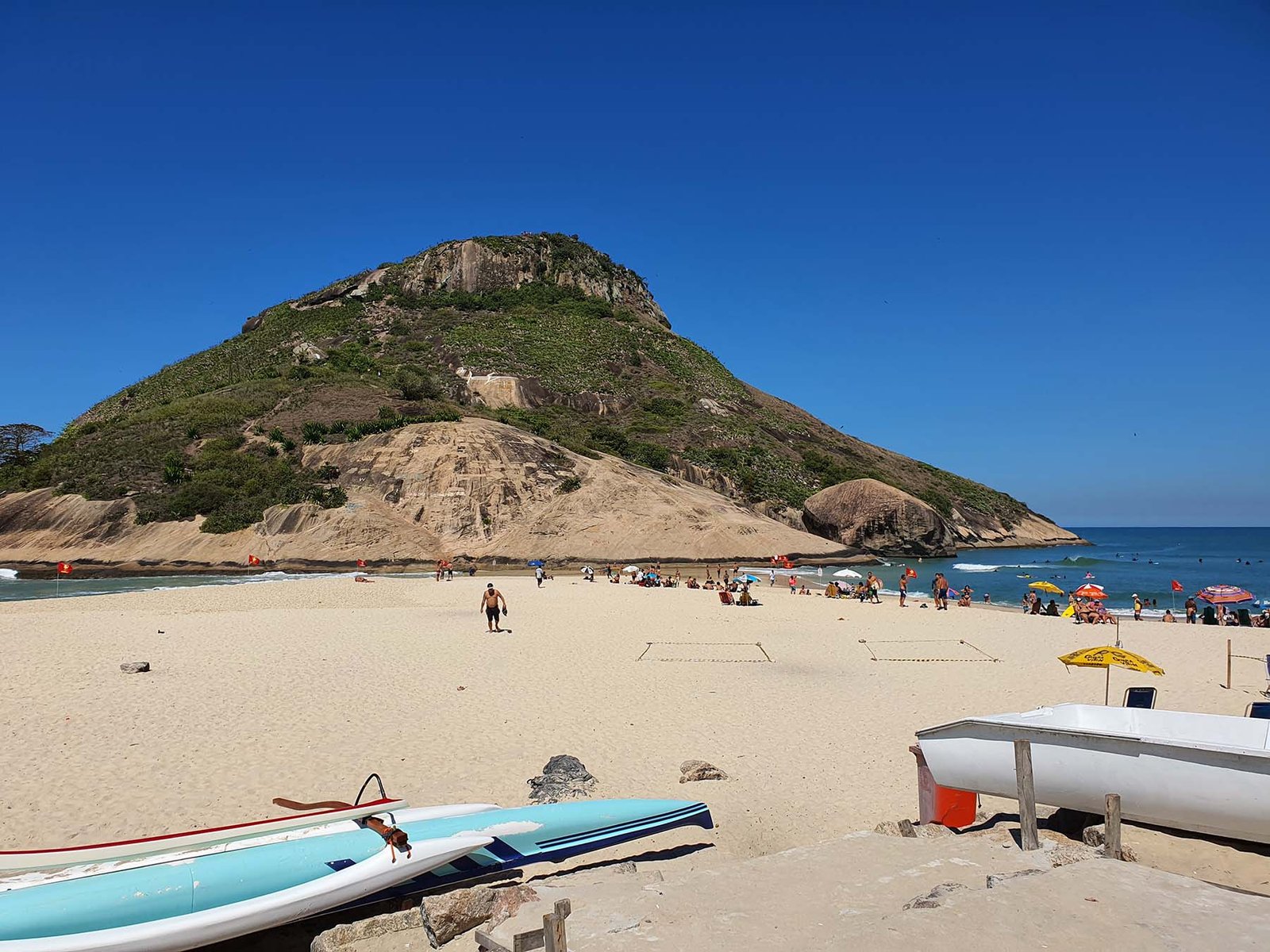 Pedra do Pontal e Praia do Pontal, RJ Pedra do Pontal e Praia do Pontal, RJ
