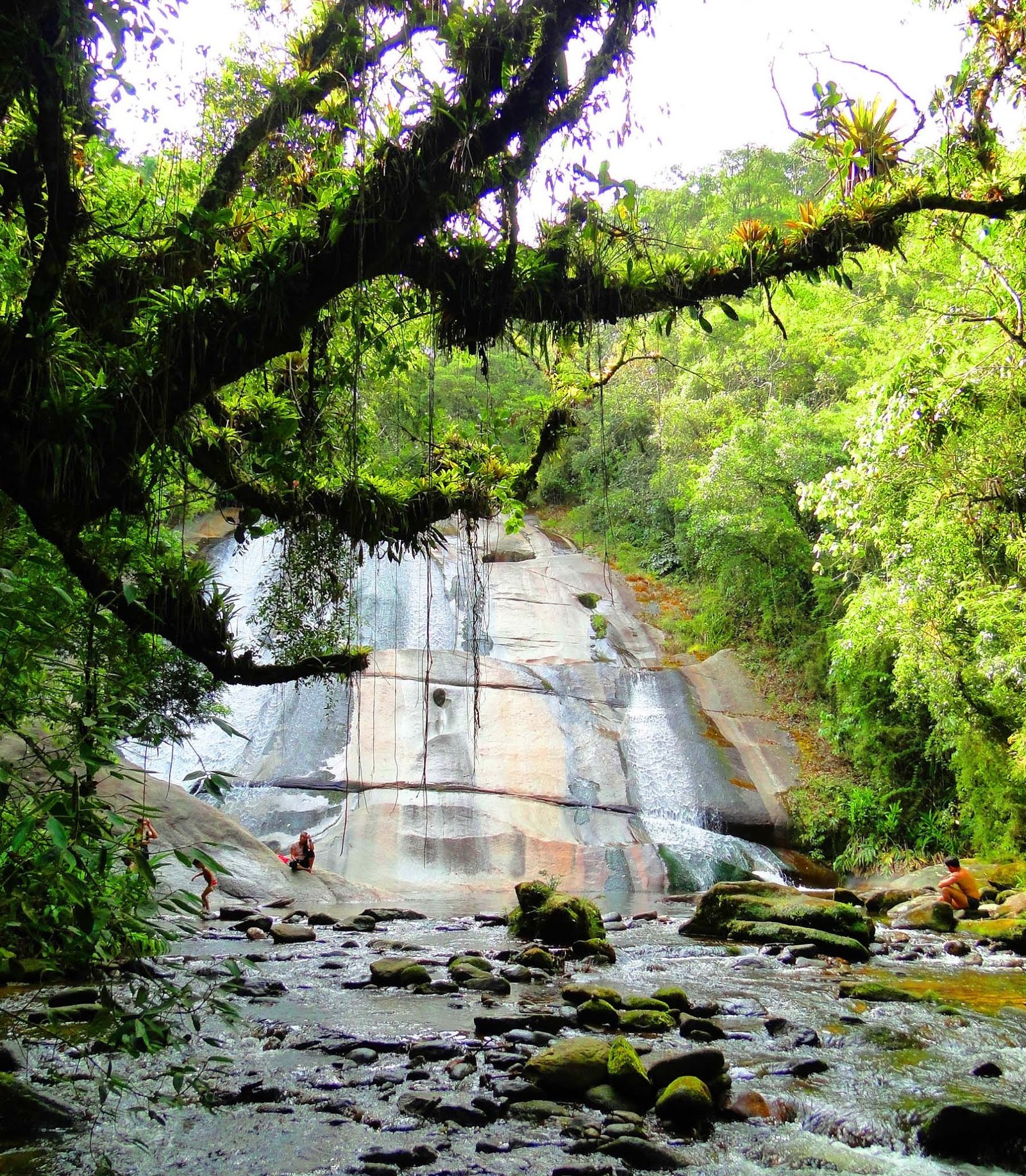 Cachoeira Santa Clara, Visconde de Mauá, RJ. Cachoeira Santa Clara, Visconde de Mauá, RJ.