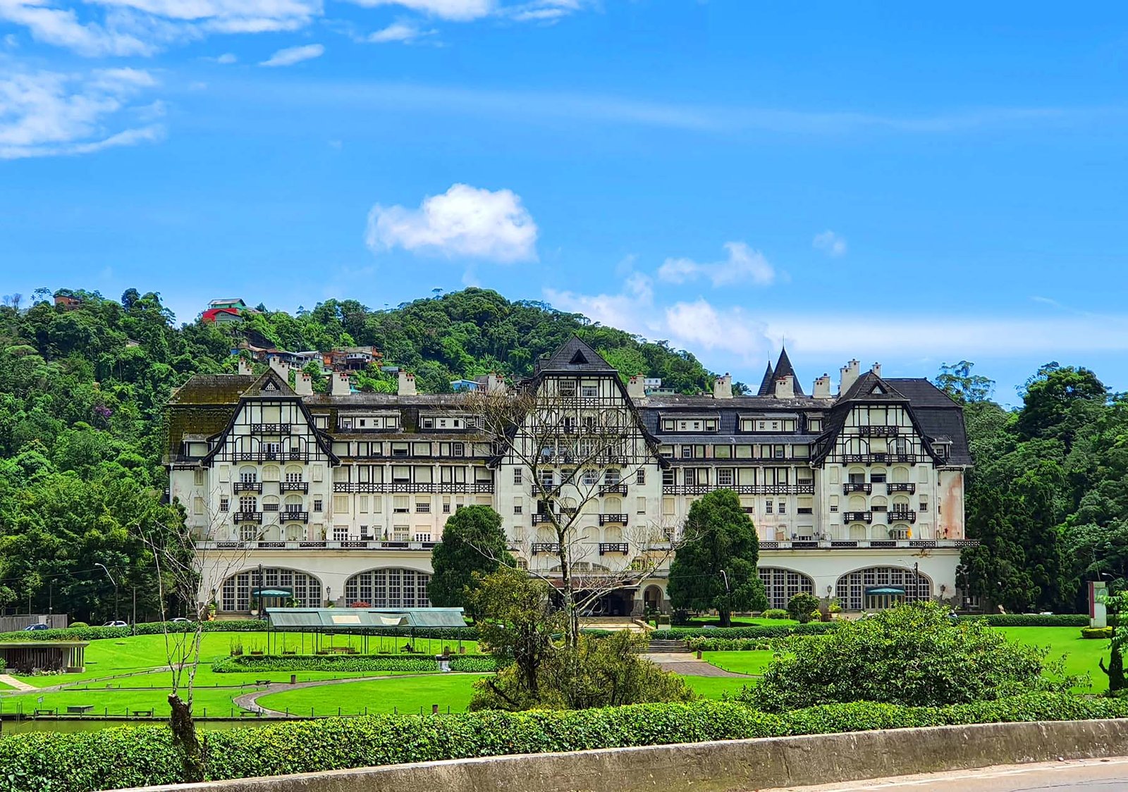 Bate e volta Rio-Petrópolis, a cidade imperial brasileira. Bate e volta Rio-Petrópolis, a cidade imperial brasileira.