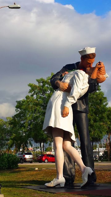 Estátua do Beijo, Sarasota, EUA. Estátua do Beijo, Sarasota, EUA.