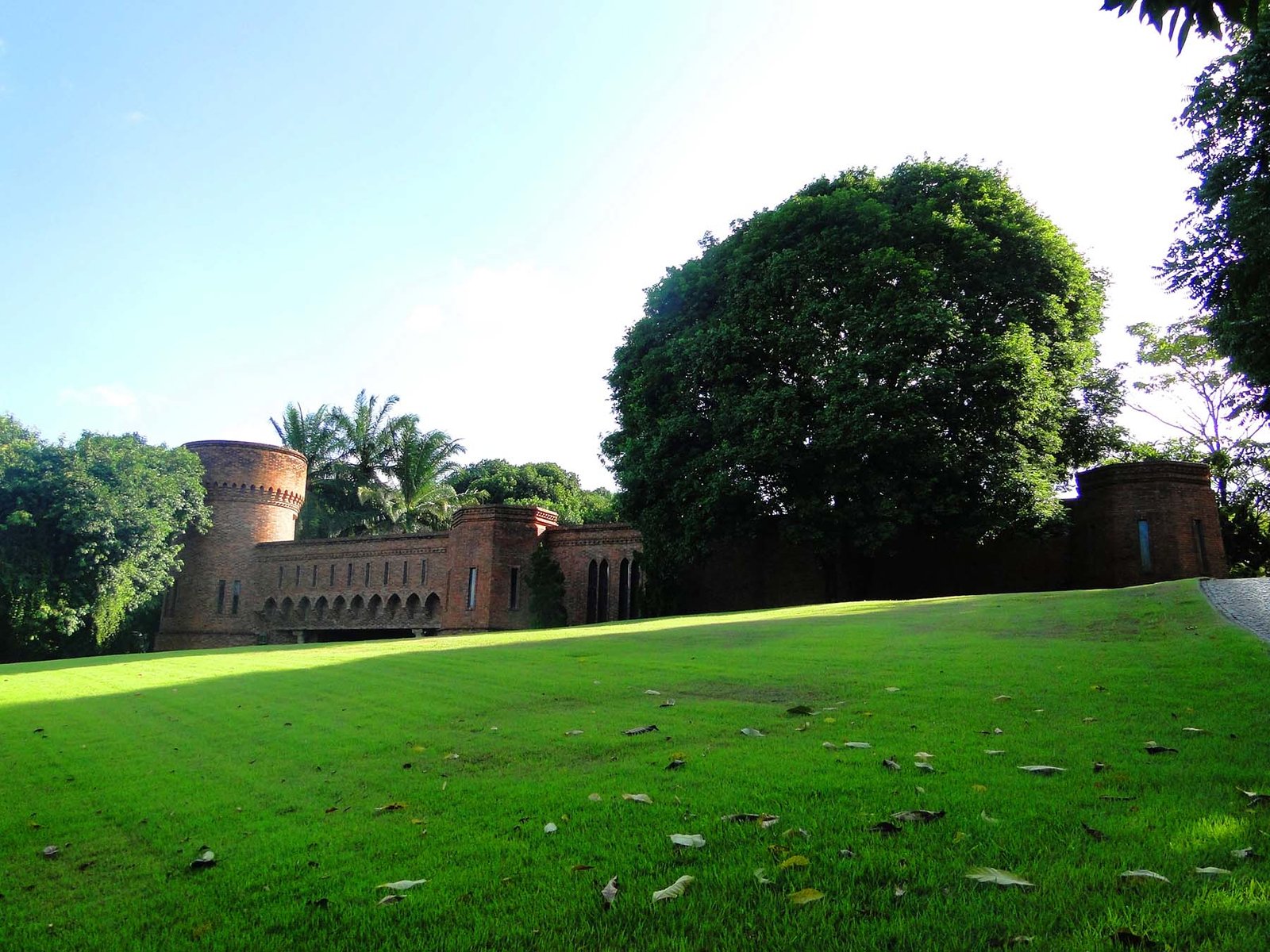 Instituto Ricardo Brennand, museu em um castelo no Recife. Instituto Ricardo Brennand, museu em um castelo no Recife.
