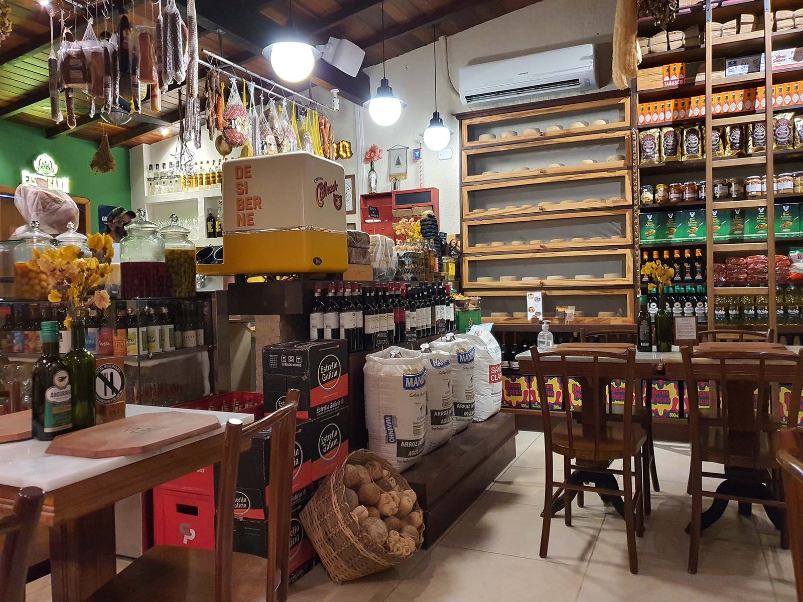 Onde comer em Paraty : restaurante Celeiro Armazém Tropical