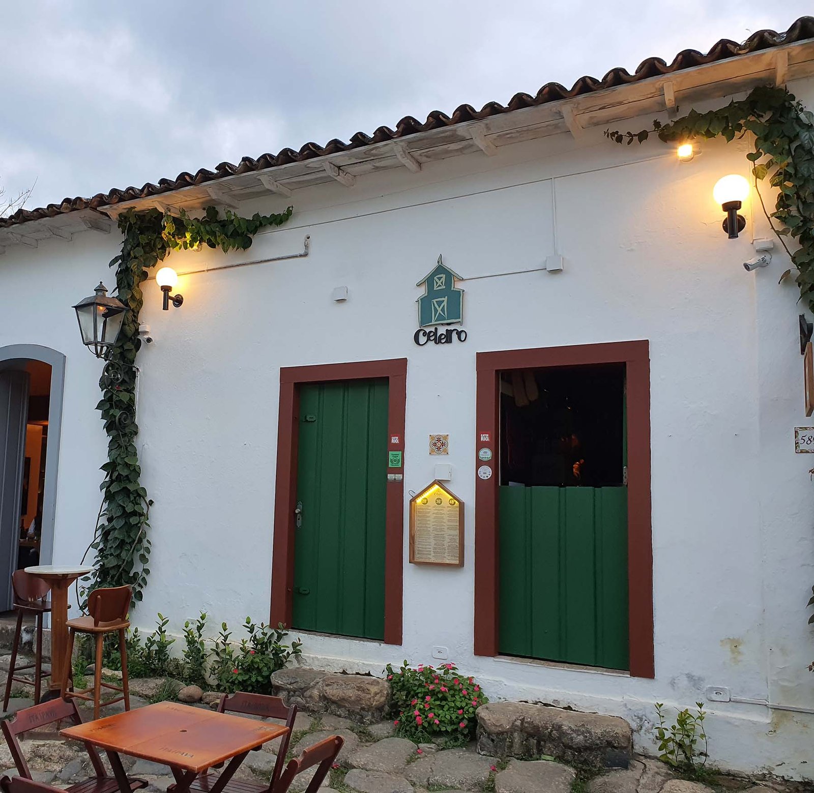Dica de restaurante em Paraty: Celeiro Armazém Tropical