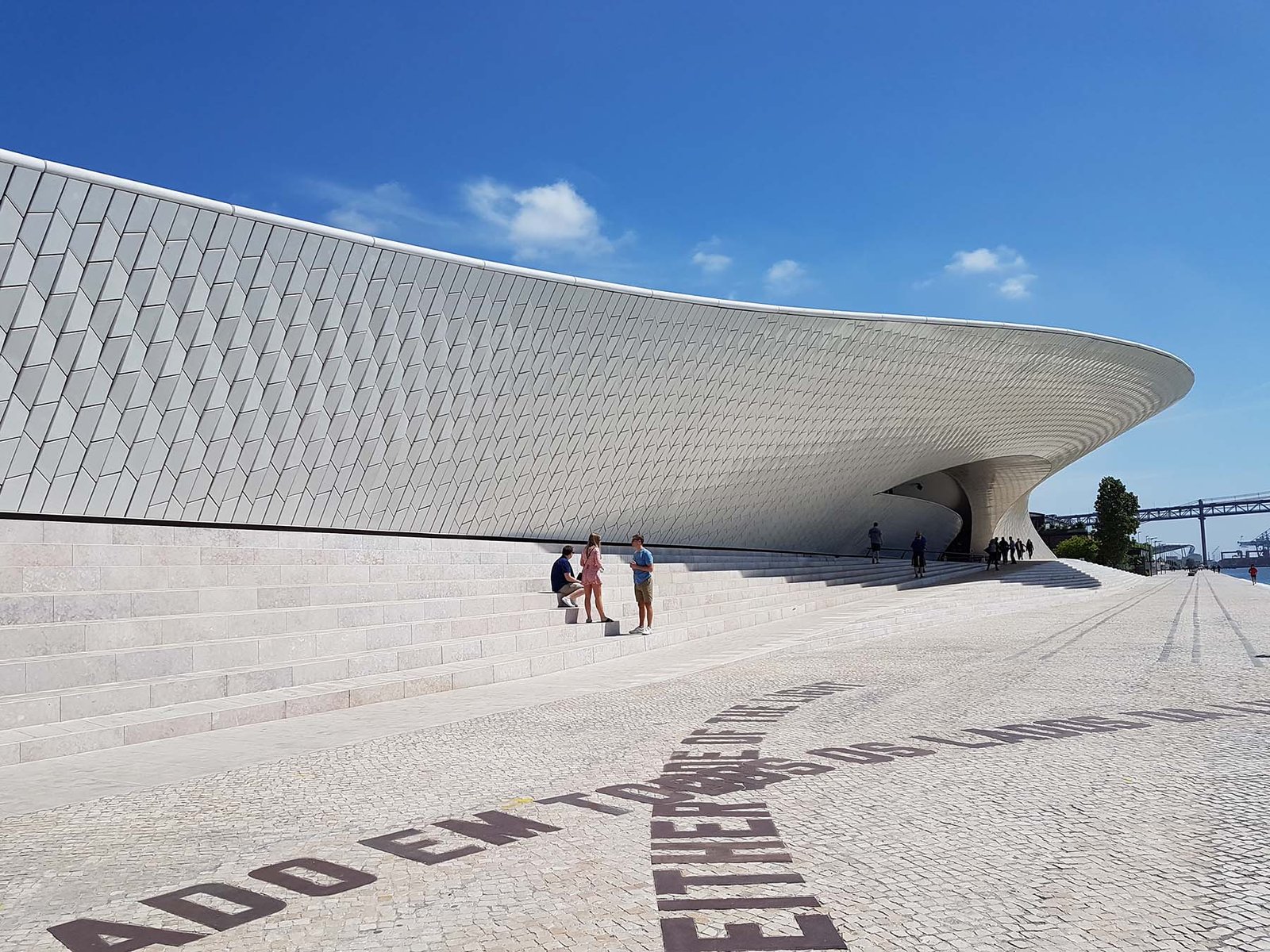 Dicas de passeios a pé em Lisboa: MAAT Dicas de passeios a pé em Lisboa: MAAT