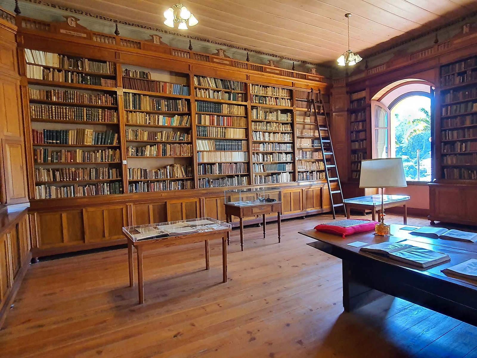 Biblioteca do colégio Anchieta em Nova Friburgo Biblioteca do colégio Anchieta em Nova Friburgo