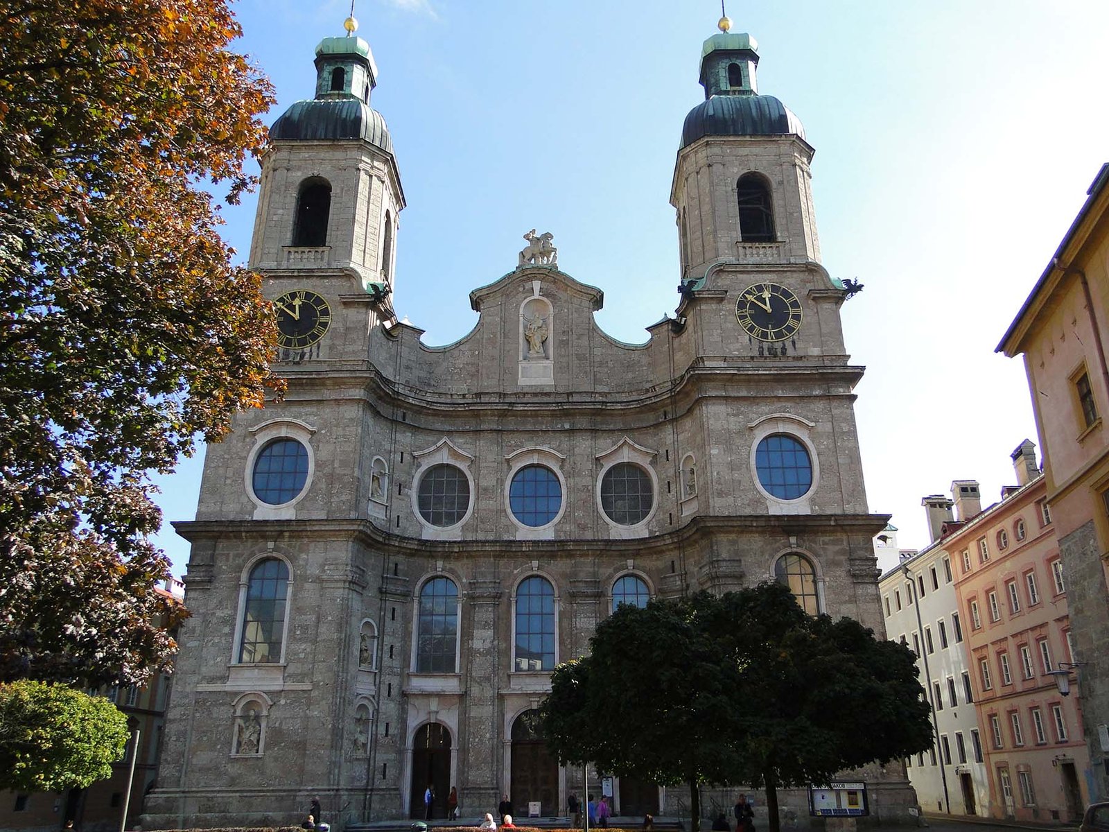 O que fazer em Innsbruck no outono: Catedral de Innsbruck O que fazer em Innsbruck no outono: Catedral de Innsbruck