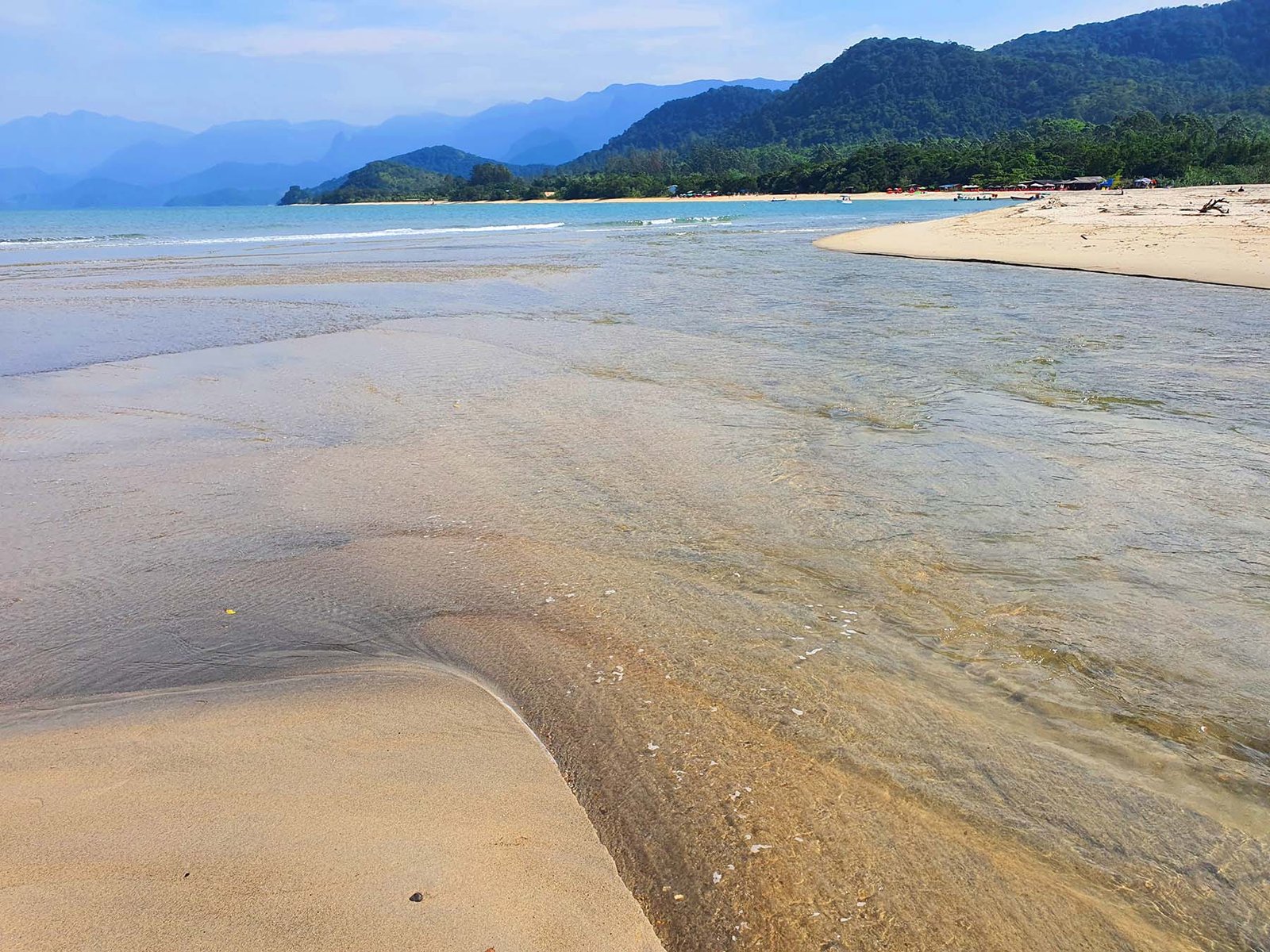 Rio São Gonçalo na praia de São Gonçalo, Paraty Rio São Gonçalo na praia de São Gonçalo, Paraty