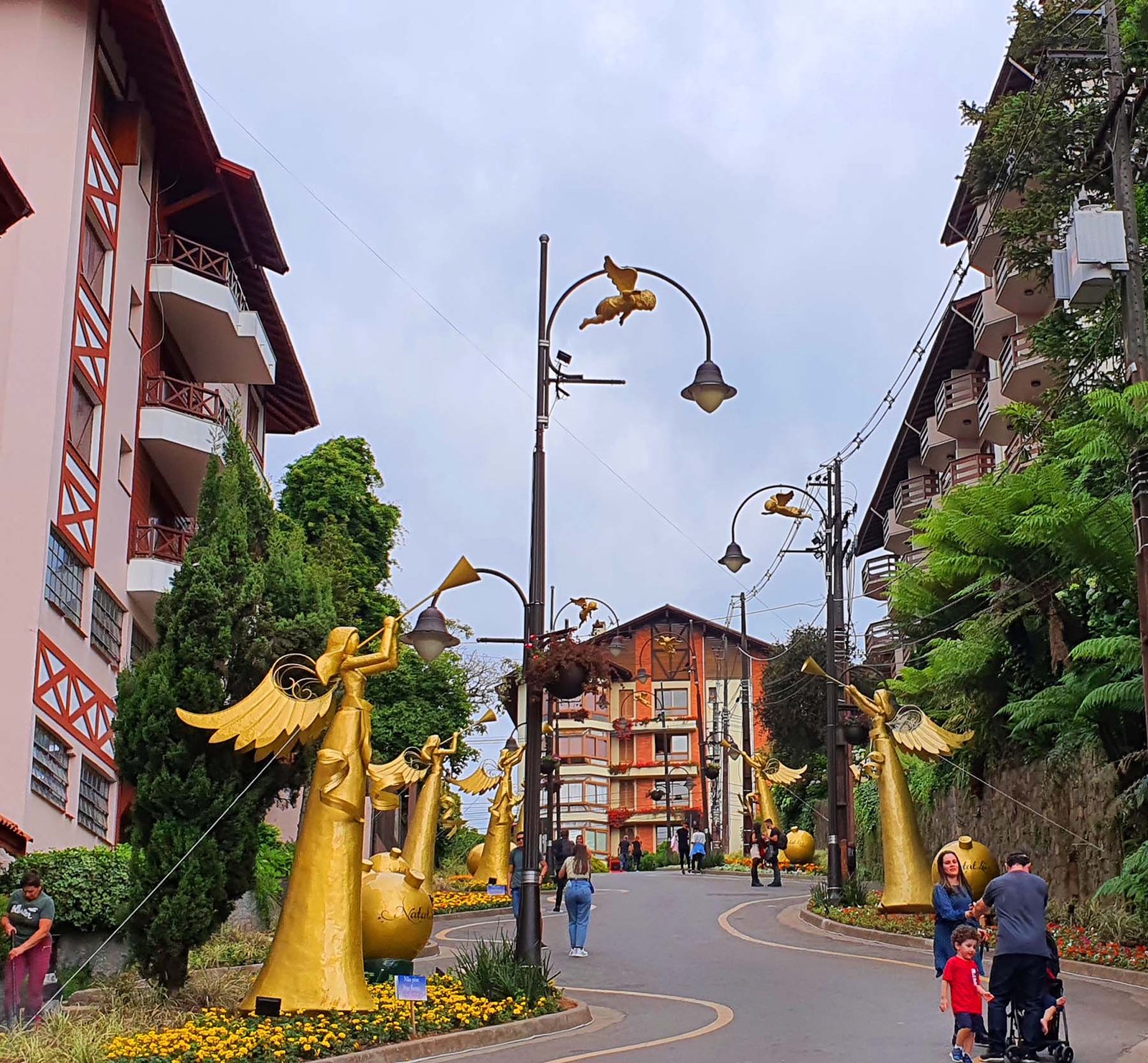 Rua Torta, Natal Luz em Gramado, Serra Gaúcha Rua Torta, Natal Luz em Gramado, Serra Gaúcha