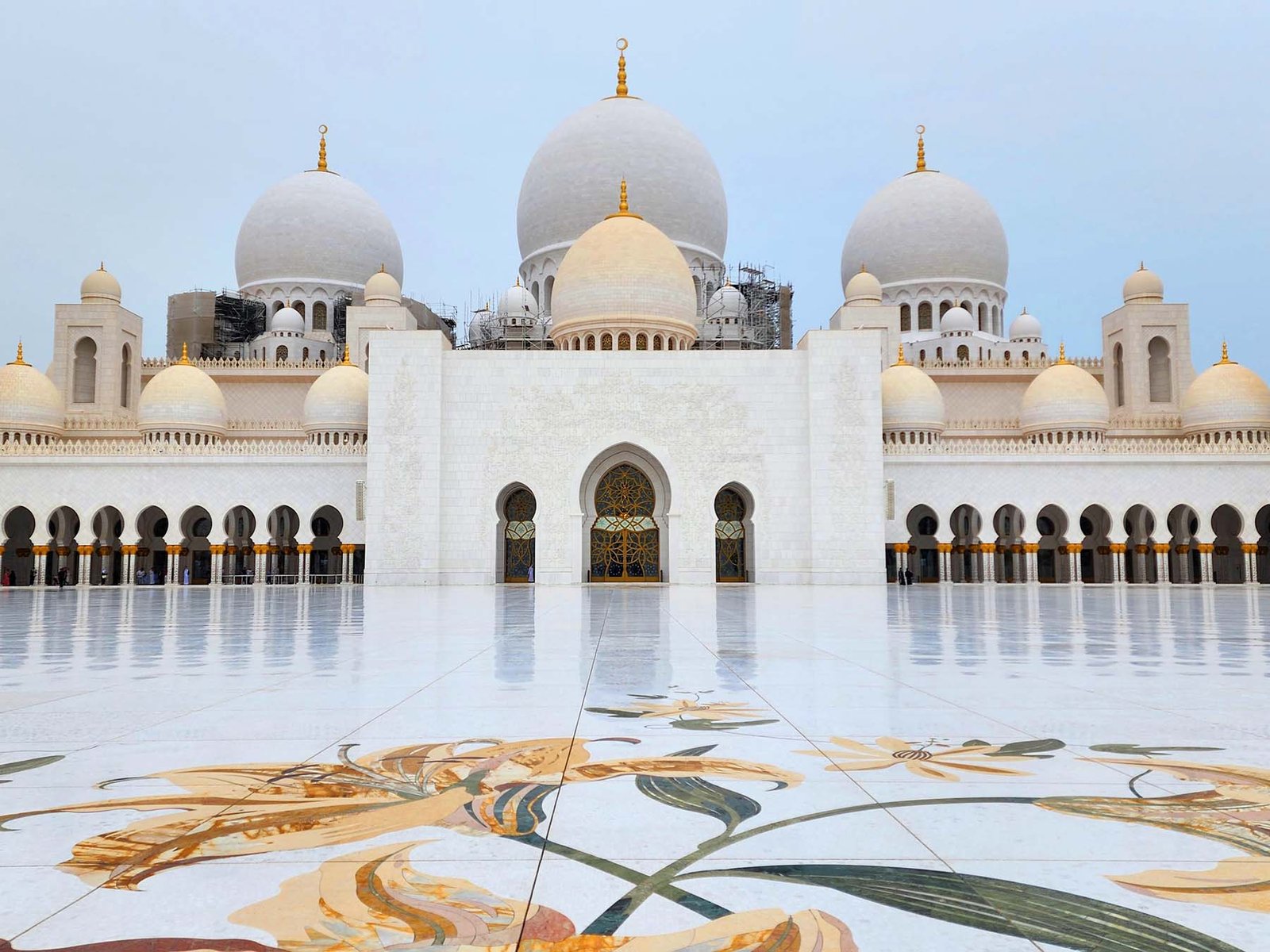 Abu Dhabi em 4 dias por conta própria Abu Dhabi em 4 dias por conta própria